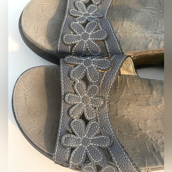 VGUC JBU Wildflower Sandals, Sz 10, Vegan, Daisy, Ankle Strap, Adjustable​ - Picture 5 of 15